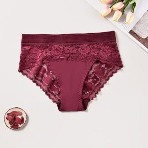 Figi z koronkowym pasem na co dzień i okazje Trautlind. Brązowe figi Intica, bez wzorów, z koronki. Za 69,00 zł.