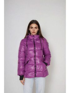 Steve Madden Kurtka zimowa w kolorze fioletowym rozmiar: XS. Różowe kurtki Steve Madden, na zimę, xs, bez wzorów, z puchu, bez kaptura. Za 173,99 zł.