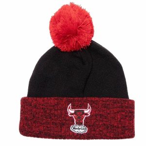 Czapka zimowa Mitchell & Ness NBA Two Tone Beanie HWC Chicago Bulls. Czarne czapki MITCHELL & NESS, bez wzorów. Za 99,00 zł.