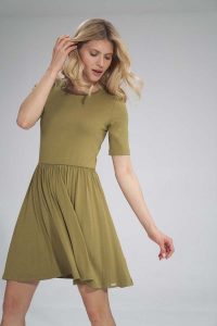 Krótka Wiskozowa Sukienka na Lato - Zielona. Zielone sukienki Figl, na lato, l, bez wzorów, z elastanu, bez kołnierzyka, bez ramiączek, mini, rozkloszowane. Za 199,00 zł.