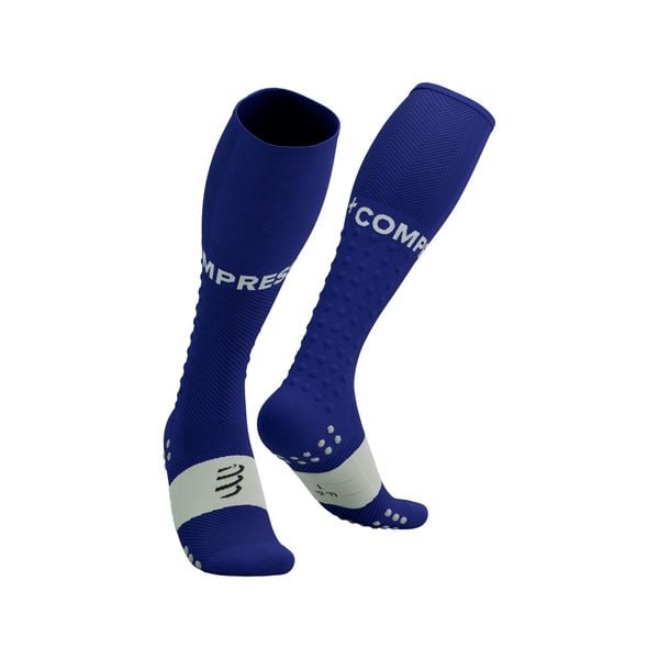 Skarpety biegowe Compressport Compression Full Socks Run. Niebieskie skarpetki Compressport, bez wzorów. Za 188,99 zł.