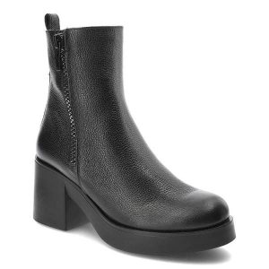 Czarne Botki Lemar Ocieplane Skórzane Buty Na Obcasie. Czarne botki Lemar, na jesień, bez wzorów, ze skóry, bez obcasa, na obcasie, bez zapięcia. Za 349,00 zł.