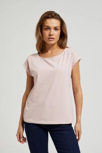 T-shirt z okrągłym dekoltem różowy. Czerwone t-shirty MOODO, s, bez wzorów, z bawełny, bez kołnierzyka, bez ramiączek. W wyprzedaży za 13,99 zł.