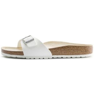 Klapki damskie Birkenstock Madrid BF. Białe klapki Birkenstock, bez wzorów, z materiału, bez obcasa. Za 289,00 zł.
