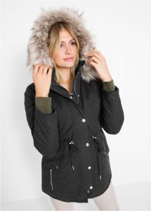 Parka ocieplana na podszewce. Czarne kurtki bonprix, bez wzorów, z kapturem. Za 319,99 zł.