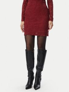 Guess Spódnica mini W6BD59 K7909 Bordowy Regular Fit. Czerwone spódnice Guess, m, z aplikacjami, z syntetyku, mini. Za 292,99 zł.