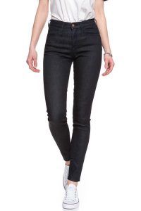 SPODNIE WRANGLER DAMSKIE HIGH SKINNY RINSEWASH W27HCQ023. Rurki Wrangler, z jeansu. W wyprzedaży za 79,99 zł.