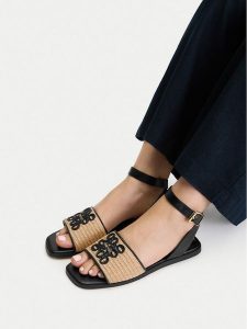 Nine West Sandały CEO-CWBFS181-03 Czarny. Czarne sandały Nine West, bez wzorów, z materiału, bez obcasa, na płaskiej podeszwie, bez zapięcia. Za 117,99 zł.