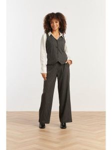 Smashed Lemon Kamizelka w kolorze antracytowym rozmiar: 3XL. Czarne kamizelki Smashed Lemon, xl, bez wzorów, bez kołnierzyka, bez ramiączek, bez kaptura. Za 104,99 zł.