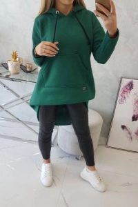 Bluza ocieplana z długim tyłem i kapturem ciemno zielona. Zielone bluzy KESI, l, bez wzorów, z bawełny. Za 238,37 zł.