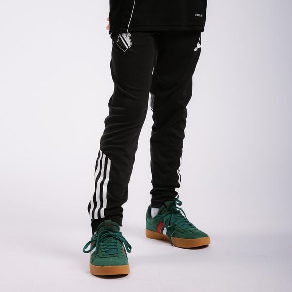Spodnie czarne junior treningowe adidas Tiro 25 Legia Warszawa. Czarne spodnie dresowe ADIDAS, bez wzorów. Za 189,99 zł.