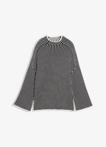 Sweter z golfem z mieszanki wiskozy. Czarne golfy bonprix, bez wzorów, z dzianiny. Za 127,99 zł.