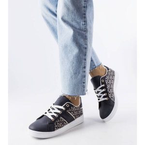 Inna Granatowe sneakersy zdobione monogramem Bolduc niebieskie. Niebieskie trampki z aplikacjami, bez zapięcia. Za 96,55 zł.