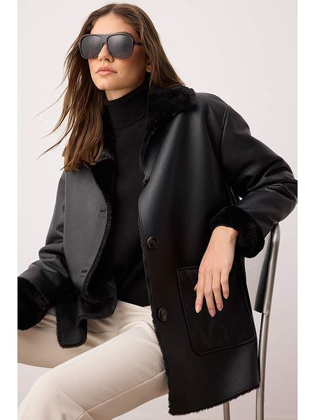 Trendyol Kurtka w kolorze czarnym ze skóry syntetycznej rozmiar: 38. Czarne kurtki Trendyol, bez wzorów, ze skóry, bez kaptura. Za 162,11 zł.