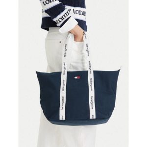 Torebka Tommy Jeans. Brązowe shopper bag Tommy Jeans, bez wzorów, z jeansu, bez dodatków. Za 217,99 zł.