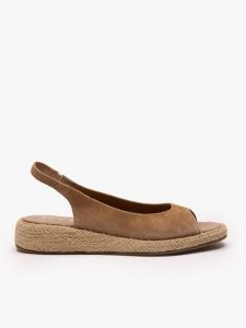 Jasnobrązowe wsuwane sandały. Brązowe sandały Ryłko, bez wzorów, ze skóry, z okrągłym noskiem, bez obcasa, na koturnie, bez zapięcia. Za 379,99 zł.