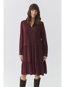 TATUUM Sukienka w kolorze bordowym rozmiar: 36. Czerwone sukienki Tatuum, bez wzorów, z wiskozy, bez kołnierzyka, bez ramiączek, midi. Za 171,68 zł.