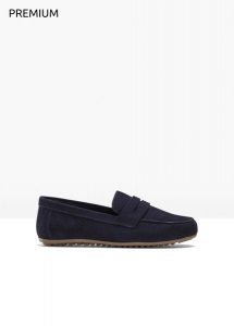 Półbuty loafersy skórzane. Niebieskie balerinki bonprix, bez wzorów, ze skóry, bez obcasa, bez zapięcia. Za 144,99 zł.