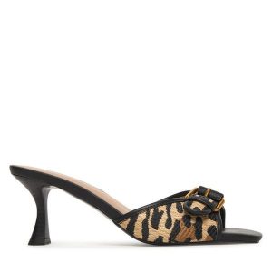 Klapki Guess. Brązowe klapki Guess, z aplikacjami, bez obcasa. Za 471,99 zł.