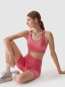 4F Legginsy kolarki treningowe z materiału z recyklingu damskie - koralowe M. Czerwone legginsy 4f, bez wzorów, z dzianiny, z podwyższonym stanem. W wyprzedaży za 59,99 zł.