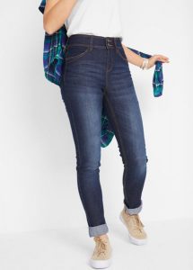 Dżinsy Slim Fit, high-waist, SLIM, komfort-stretch. Niebieskie jeansy bonprix, bez wzorów, z jeansu, z podwyższonym stanem. Za 97,99 zł.