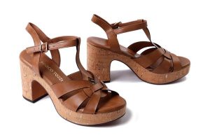 MARCO TOZZI 2-28394-42 305 cognac, sandały damskie. Brązowe sandały Marco Tozzi, bez wzorów, bez obcasa, na obcasie, bez zapięcia. Za 188,93 zł.