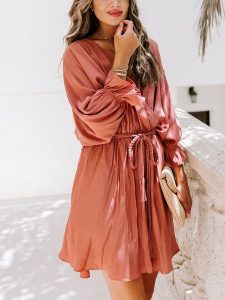 Milan Kiss Sukienka w kolorze jasnoróżowym rozmiar: S. Różowe sukienki Milan Kiss, s, bez wzorów, z tkaniny, bez kołnierzyka, bez ramiączek, mini. Za 209,95 zł.