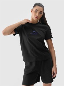 4F T-shirt regular z nadrukiem damski - czarny M. Czarne t-shirty 4f, m, bez wzorów, z bawełny, bez kołnierzyka, bez ramiączek. W wyprzedaży za 29,99 zł.