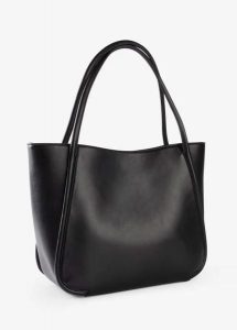 Torba typu shopper z okrągłą lamówką i dużą kieszenią w środku. Czarne shopper bag bonprix, bez wzorów, ze skóry, duże, bez dodatków. Za 124,99 zł.