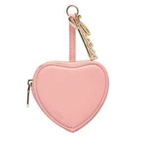 Bilonówka Guess. Czerwone portfele Guess, z aplikacjami. Za 179,99 zł.