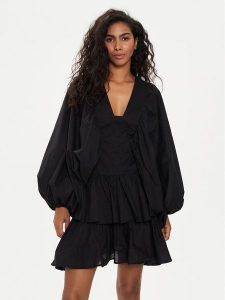 Liu Jo Sukienka codzienna MA4402 T5978 Czarny Regular Fit. Czarne sukienki Liu Jo, na co dzień, bez wzorów, z bawełny, bez kołnierzyka, bez ramiączek, proste. Za 679,99 zł.