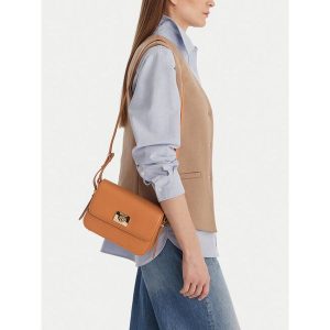 Torebka Nine West. Brązowe listonoszki Nine West, bez wzorów, bez dodatków. Za 199,99 zł.