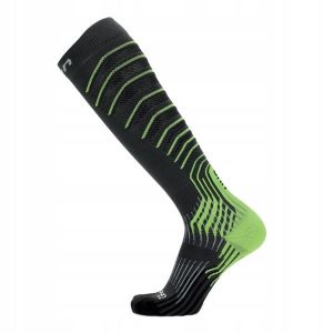 Skarpety kompresyjne do biegania damskie UYN Run Compression. Czarne skarpetki UYN, bez wzorów. Za 129,99 zł.