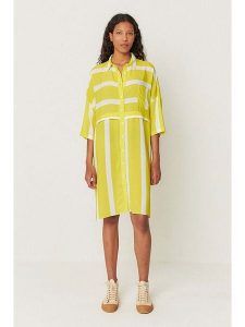 SKFK Sukienka "Lisabe" w kolorze żółto-białym rozmiar: L. Żółte sukienki SKFK, l, bez wzorów, z wiskozy, bez kołnierzyka, bez ramiączek, midi. Za 304,99 zł.
