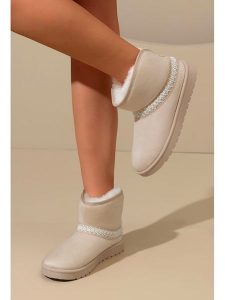 C'M Botki zimowe w kolorze beżowym rozmiar: 40. Brązowe botki C'M, na zimę, bez wzorów, bez obcasa, bez zapięcia. Za 108,99 zł.