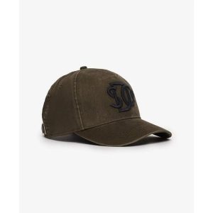 Damska czapka typu trucker Superdry Merchant Monogram. Zielone czapki Superdry, z aplikacjami, klasyczne. Za 148,35 zł.