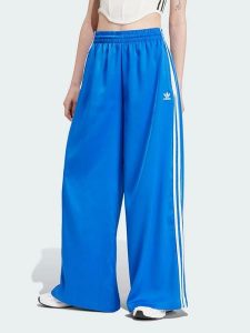 Adidas Spodnie dresowe w kolorze niebieskim rozmiar: 48. Niebieskie spodnie dresowe ADIDAS, bez wzorów, z dresówki. Za 135,81 zł.