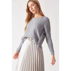 Sweter w kolorze szarym. Szare długie swetry marki Robin, z okrągłym kołnierzem. W wyprzedaży za 189,95 zł.