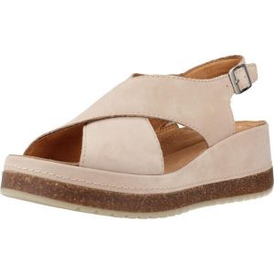 Sandały CLARKS KASSANDA STEP Beżowy. Brązowe sandały Clarks, bez wzorów, ze skóry, bez obcasa, bez zapięcia. Za 485,99 zł.