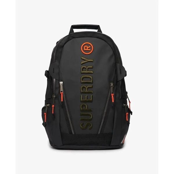 Damski plecak z haftem Superdry Tarp. Czarne plecaki Superdry. Za 413,35 zł.