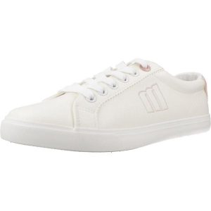 Buty MTNG 60615M Biały. Białe buty trekkingowe mtng, z syntetyku, bez zapięcia. Za 134,99 zł.