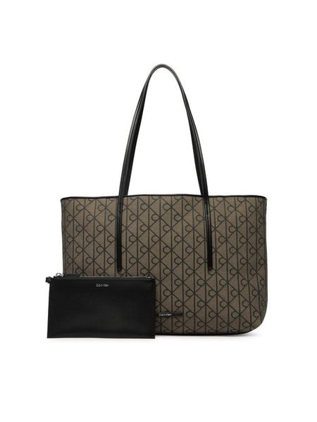 Calvin Klein Torebka Emblem Trio Pebble Shoulder Bag LV04F3750G Brązowy. Brązowe shopper bag Calvin Klein, bez wzorów, z materiału, bez dodatków. Za 580,99 zł.