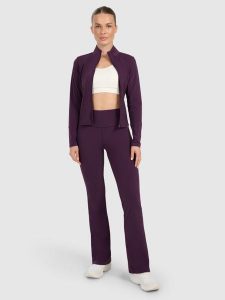 4F Legginsy z rozszerzanymi nogawkami damskie - fioletowe XS. Fioletowe legginsy 4f, bez wzorów, z dzianiny. Za 129,99 zł.