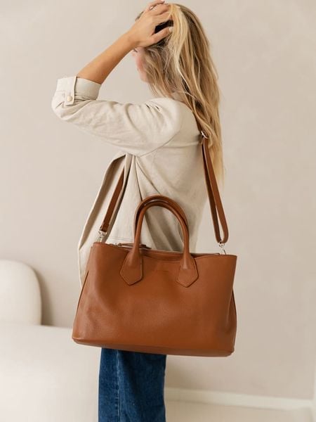 Lia Biassoni Skórzany shopper bag w kolorze jasnobrązowym - 42 x 29 x 15 cm rozmiar: onesize. Brązowe shopper bag Lia Biassoni, bez wzorów, z materiału, przez ramię, bez dodatków. Za 391,99 zł.