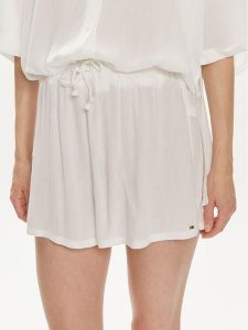 Tommy Hilfiger Szorty materiałowe UW0UW05332 Biały Relaxed Fit. Białe szorty TOMMY HILFIGER, bez wzorów, z materiału. Za 169,99 zł.