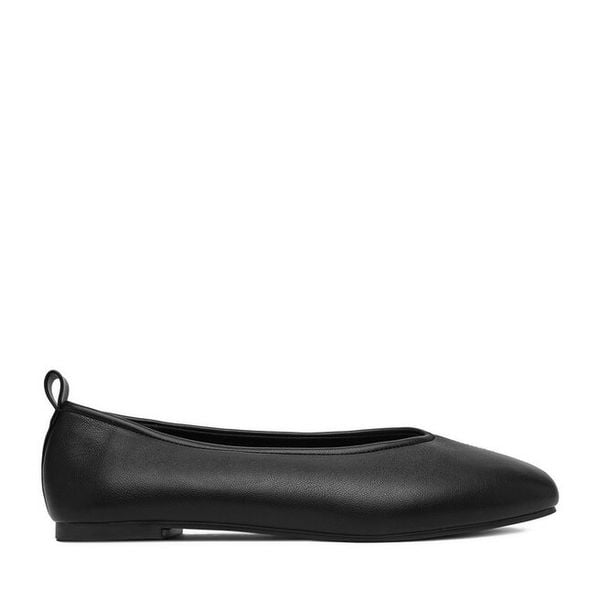 Baleriny JENNY. Czarne balerinki Jenny, bez wzorów, bez obcasa, bez zapięcia. Za 89,99 zł.