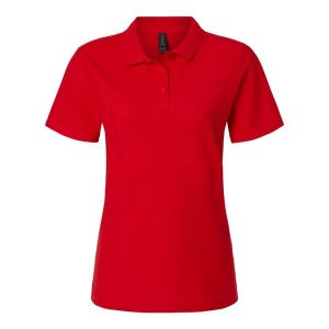 Damska Koszulka Polo Softstyle Pique. Czerwone koszulki sportowe GILDAN, bez wzorów, bez ramiączek. Za 77,99 zł.