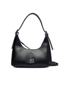 Calvin Klein Torebka Emblm Hw Lthr Mini LV04F3263G Czarny. Czarne torebki klasyczne Calvin Klein, bez wzorów, ze skóry, bez dodatków. Za 649,99 zł.
