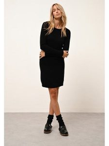 Just Cashmere Kaszmirowa sukienka "Susan" w kolorze czarnym rozmiar: XXL. Czarne sukienki Just Cashmere, na co dzień, xxl, bez wzorów, z kaszmiru, bez kołnierzyka, bez ramiączek, midi, proste. Za 289,88 zł.