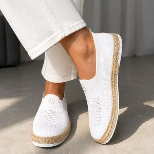 Białe espadryle damskie Vinceza 13659. Białe espadryle VINCEZA, bez wzorów, z bawełny, bez obcasa. W wyprzedaży za 116,10 zł.